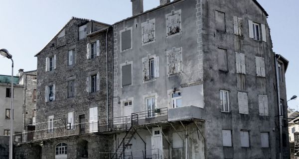 D&eacute;centrement du regard - Pour une approche transcalaire  des probl&eacute;matiques d&rsquo;habitat en centre ancien