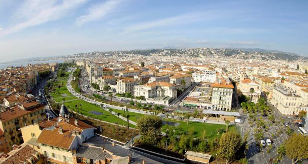 L&rsquo;invention des promenades urbaines selon Alphand et la transcription contemporaine avec la promenade du Paillon &agrave; Nice.