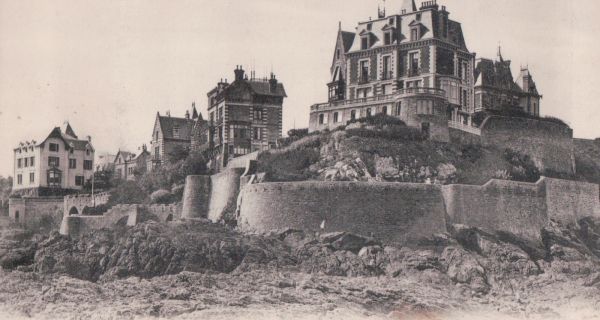 Dinard - La villa &laquo; Roches Brunes &raquo;, une vigie sur la mer qui d&eacute;fie le temps&hellip;