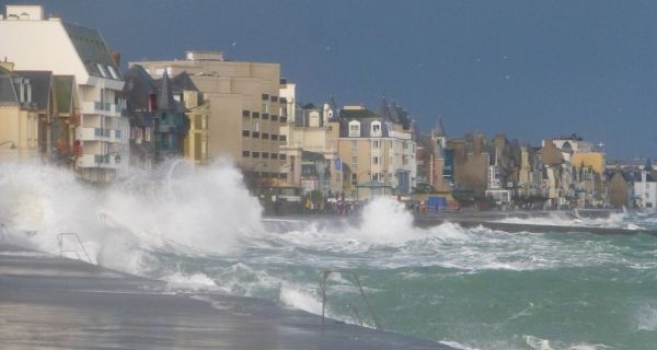 Le Grenelle de la Mer - la gestion du trait de c&ocirc;te et la prise de conscience de la recomposition spatial in&eacute;luctable - la planification et les risques