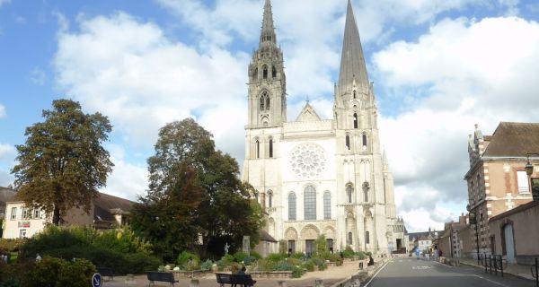 Les abords de la cath&eacute;drale Notre-Dame de Chartres : pass&eacute;, pr&eacute;sent, futur