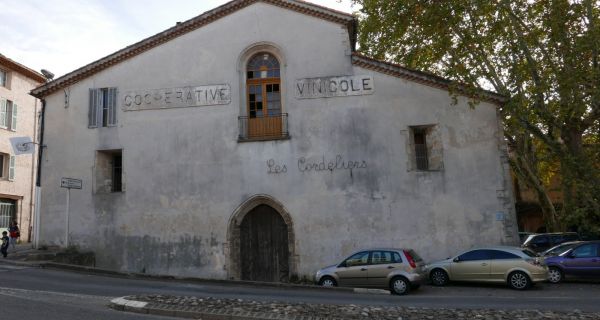 Les caves coop&eacute;ratives dans les villages du Var - Des constructions rep&eacute;rables dans le tissu villageois