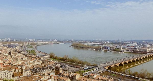 Concilier la préservation du patrimoine et la transition écologique : le cas du centre ancien de Bordeaux