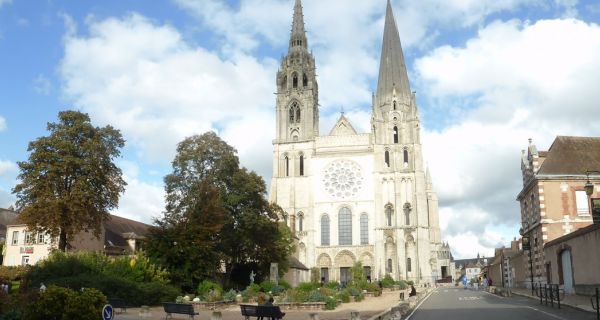 Les abords de la cathédrale Notre-Dame de Chartres : passé, présent, futur