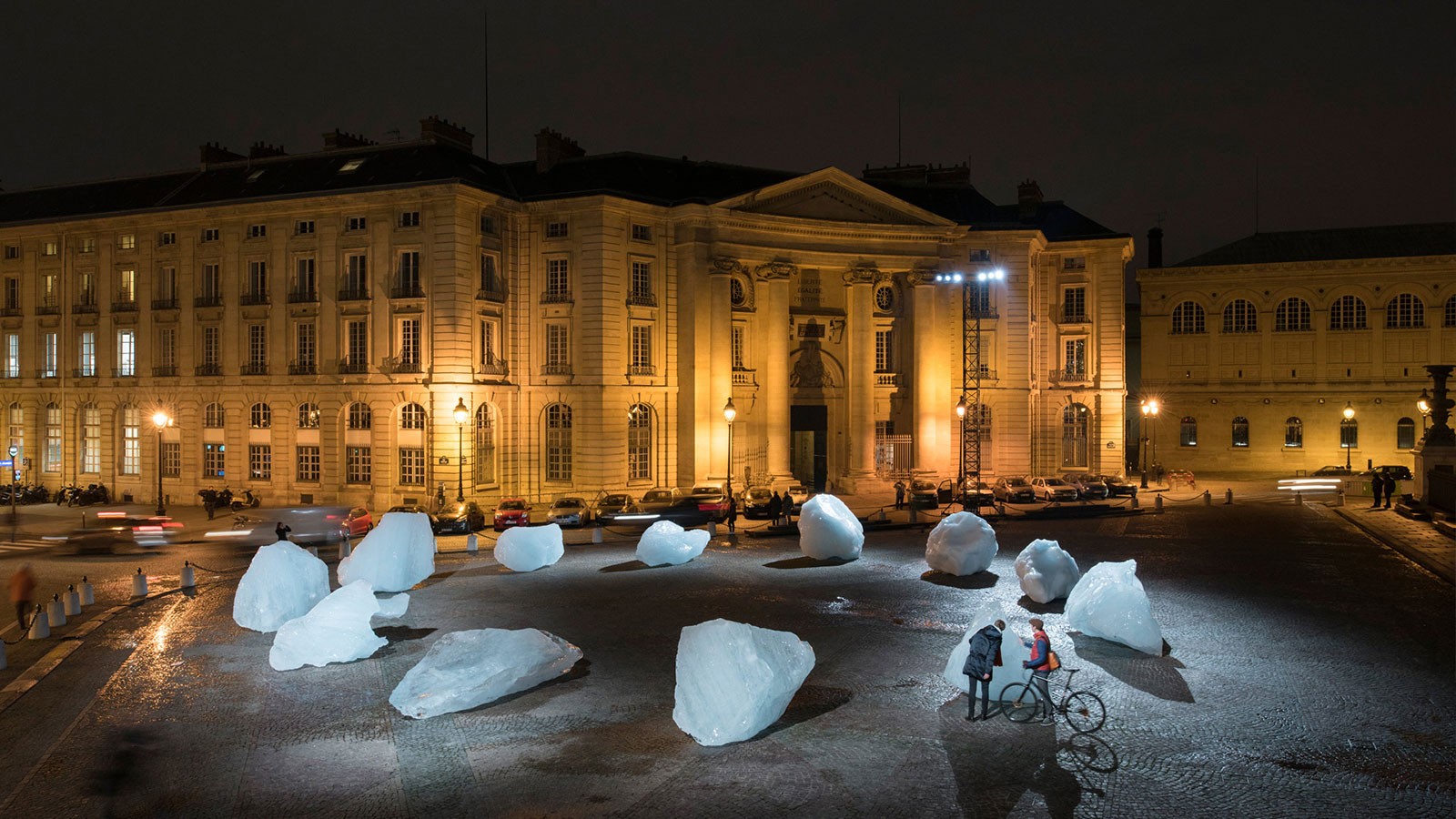 Ice Watch, Installation de Olafur Eliasson et Minik Rosing, Place du Panthéon, Paris, 3-12 Décembre 2015. Source : http://icewatchparis.com/
