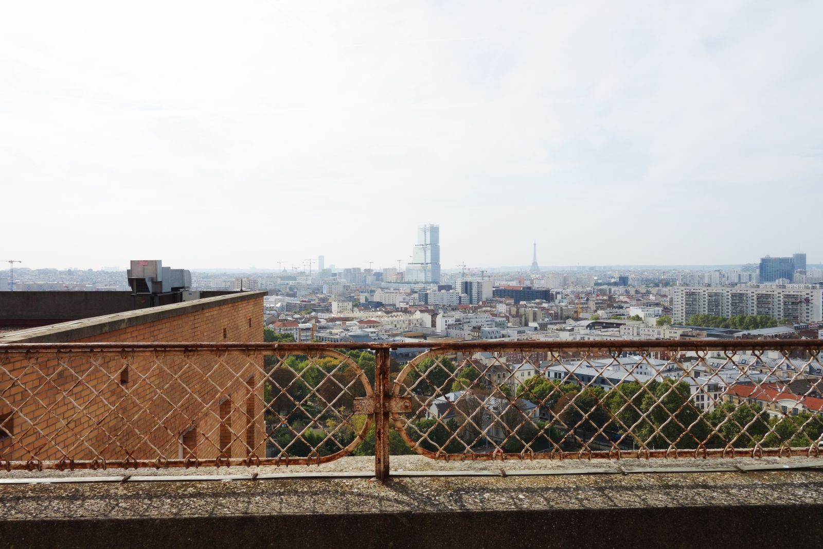 Photo de Paris depuis la toiture-terrasse de l’hôpital Beaujon, Clichy. © Lila Bonneau.